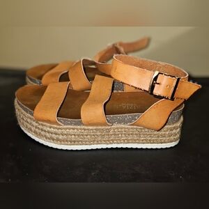 PATRIZIA Women's LARISSA Platform sandal